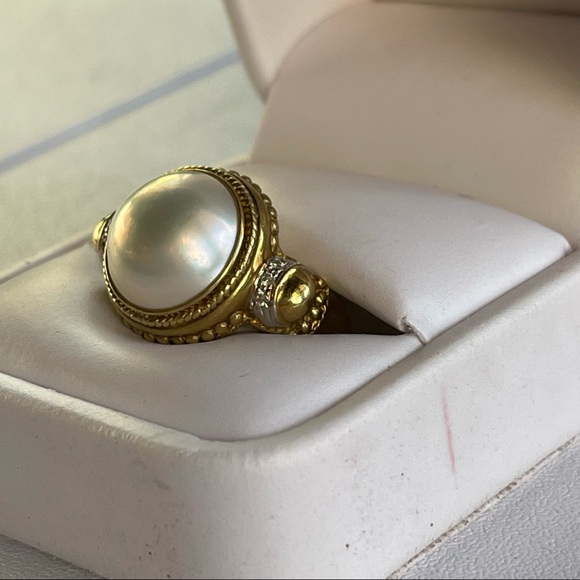 Authentic White Mabé Pearl 18kt gold w/ diamonds cocktail ring retail $3000 - Picture 7 of 11